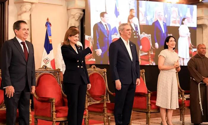 Dominicanos celebran el Día Nacional de la Biblia con su presidente Dominicanos celebran el Día Nacional de la Biblia con su presidente